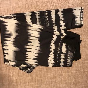 Lucy leggings size large